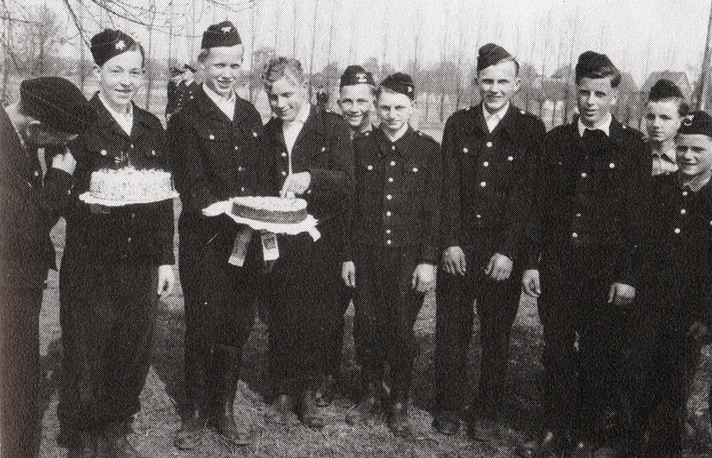 PICT JF Torte zur Siegerehrung 1955