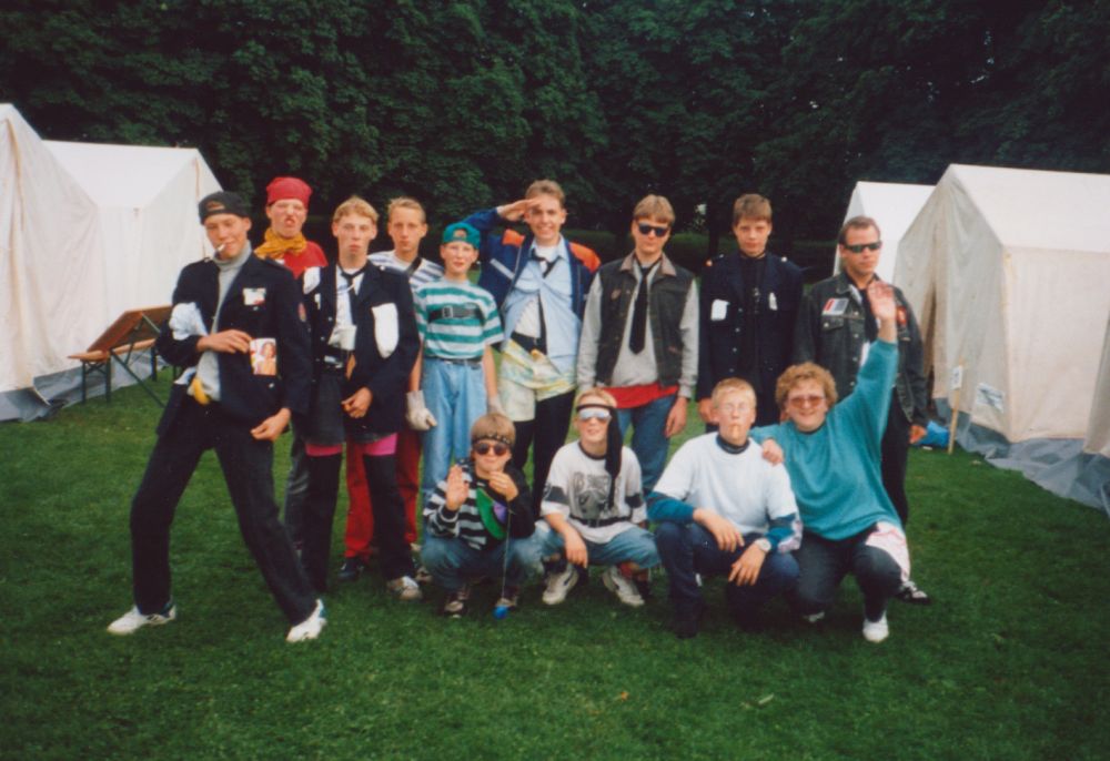 Gruppenbild "It's cool man!" im Zeltlager in Trier - 1993